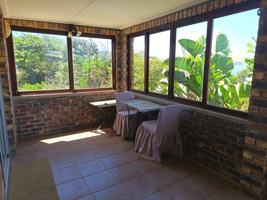 To Let 2 Bedroom Property for Rent in Wavecrest Eastern Cape